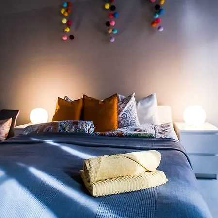 Maximum Downtown - Minimal Feeling Budapesta