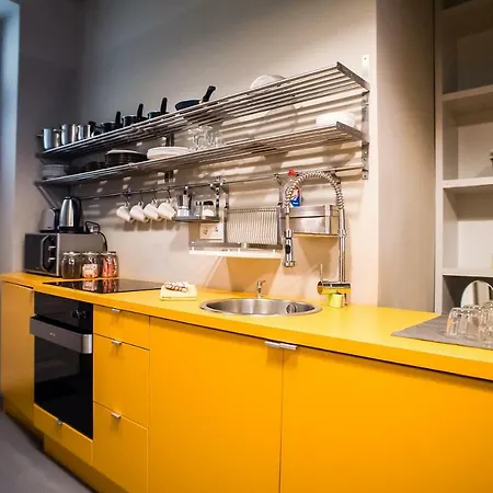 Maximum Downtown - Minimal Feeling * Budapest