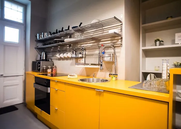 Maximum Downtown - Minimal Feeling * Budapesta